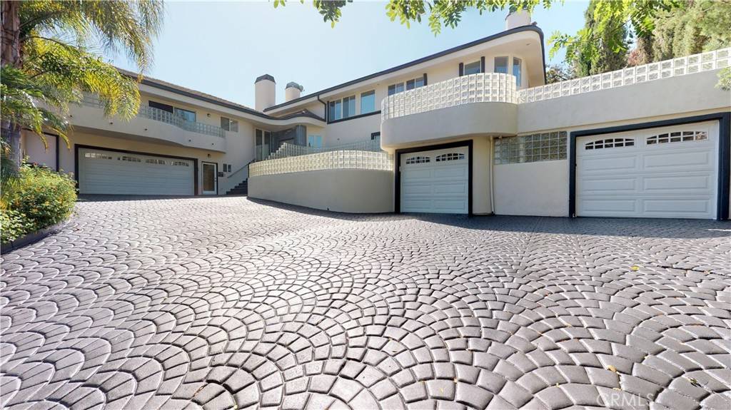 Chatsworth, CA 91311,22500 N Summit Ridge CIR