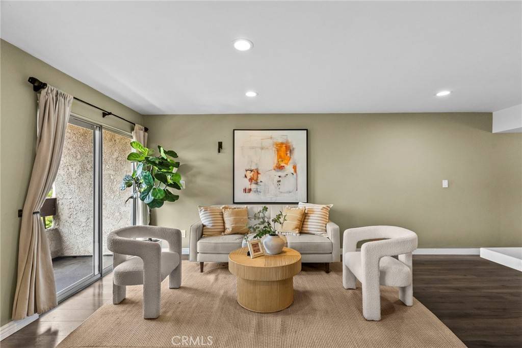 Los Angeles, CA 90068,2700 Cahuenga BLVD E #3104