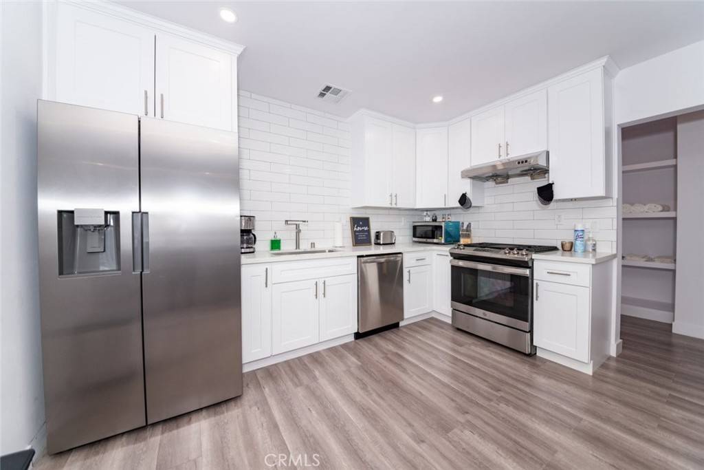 Van Nuys, CA 91411,6225 Noble AVE