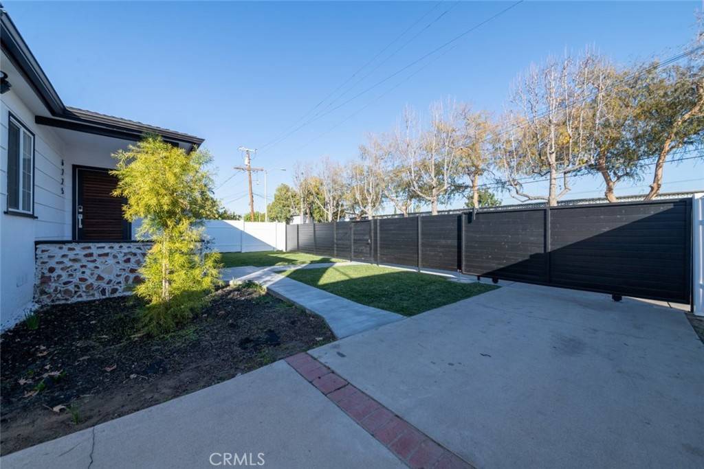 Van Nuys, CA 91411,6225 Noble AVE