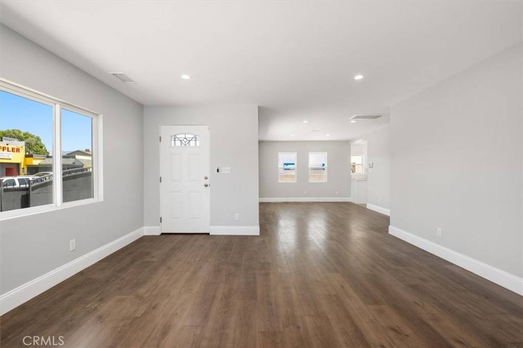 North Hollywood, CA 91602,10944 Kling ST