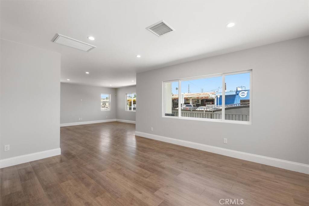 North Hollywood, CA 91602,10944 Kling ST