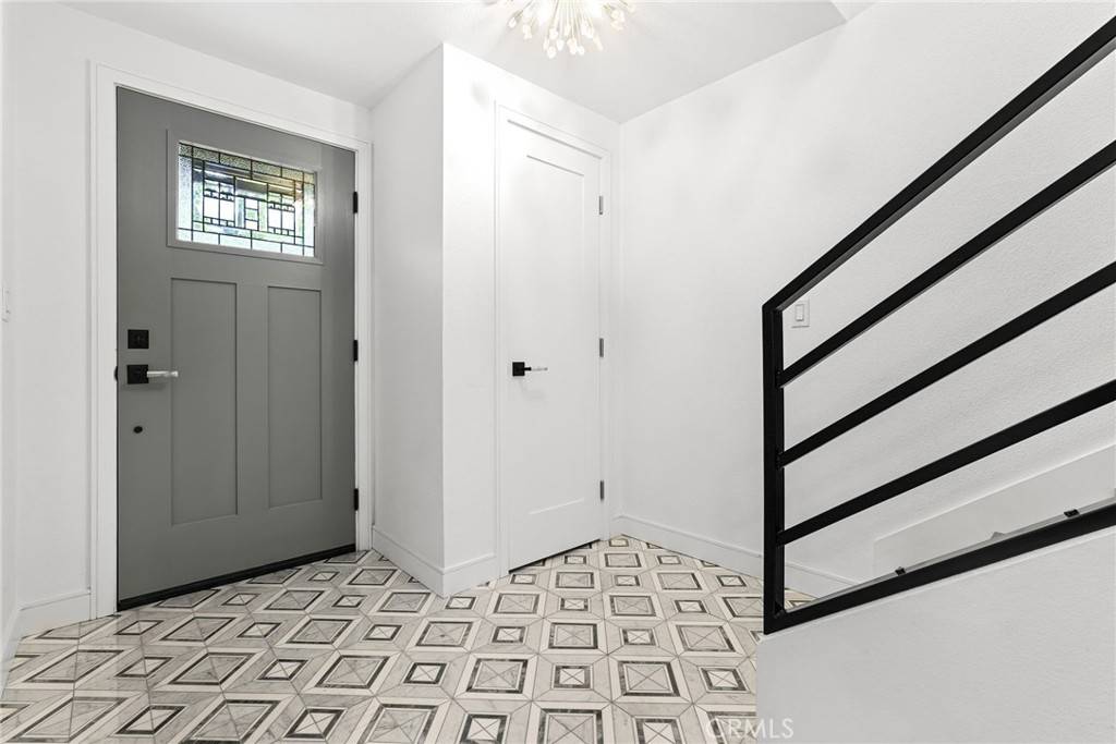 Burbank, CA 91504,9403 Via Yolanda