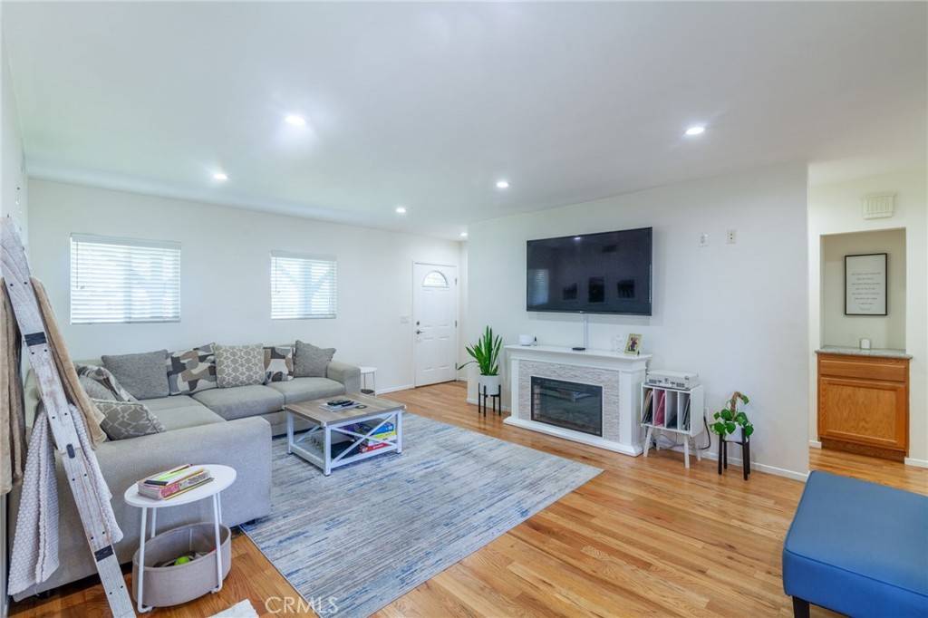 Mission Hills (san Fernando), CA 91345,10838 Burnet AVE