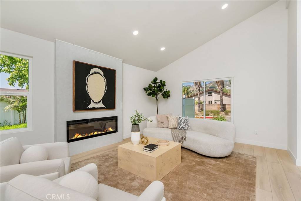 Glendale, CA 91206,3195 Chadney DR