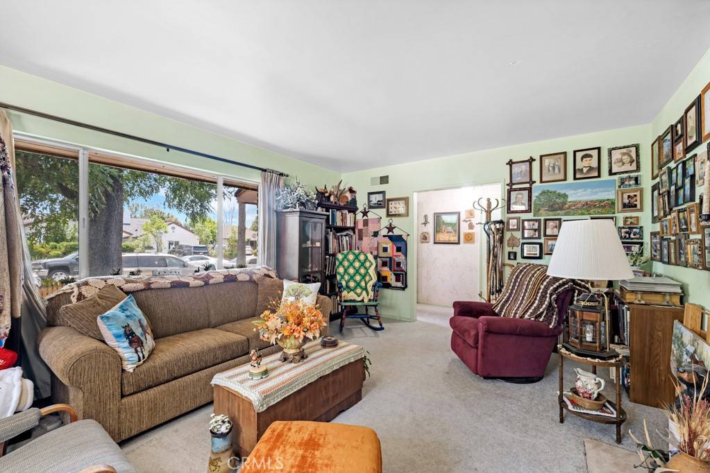San Fernando, CA 91345,15043 Tuba ST