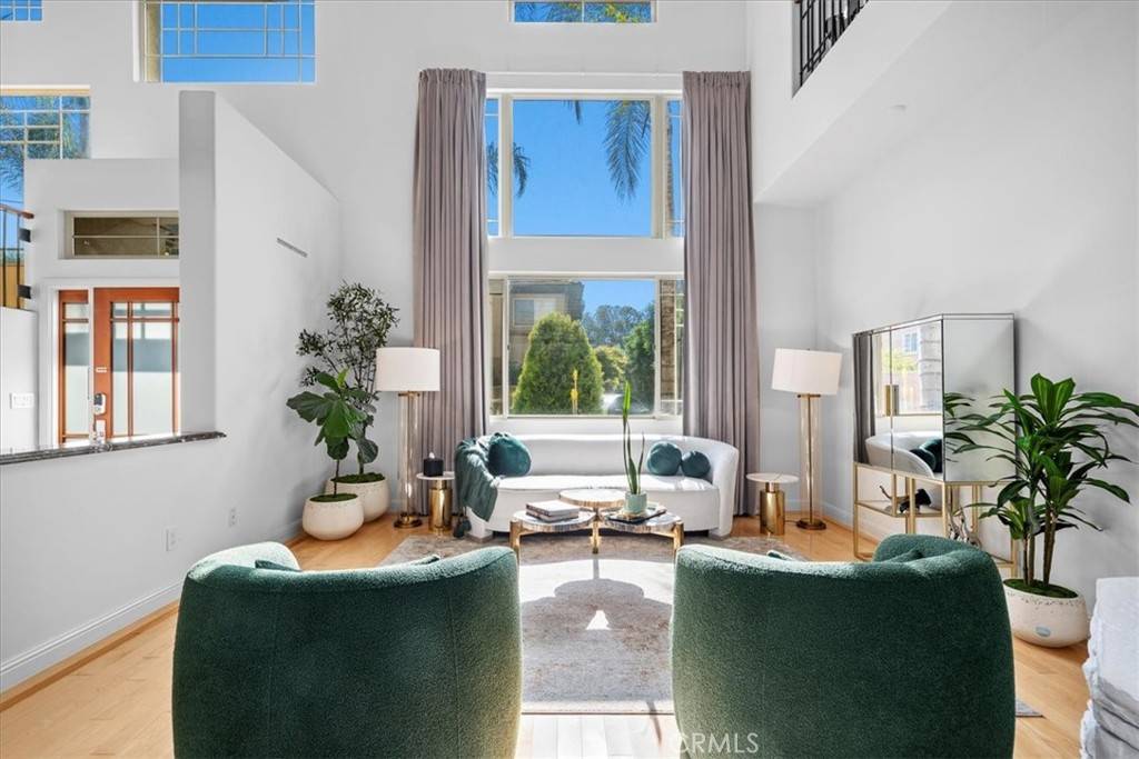 Tarzana, CA 91356,18330 Hanan CT