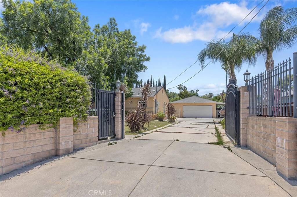 Woodland Hills, CA 91367,22642 Victory BLVD