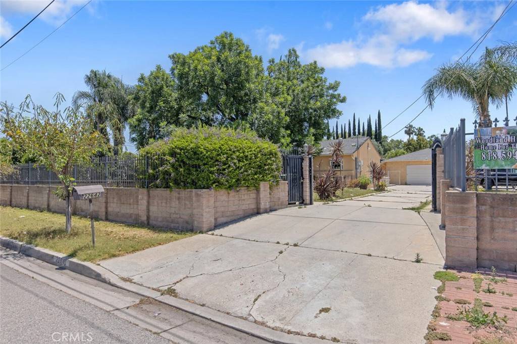 Woodland Hills, CA 91367,22642 Victory BLVD