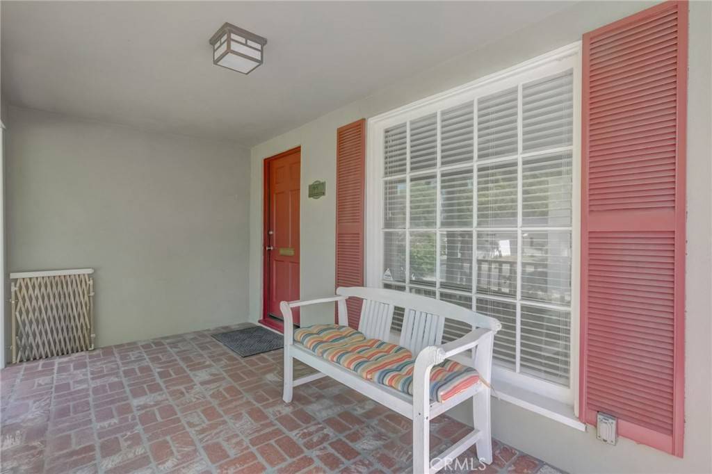 Woodland Hills, CA 91364,22024 De La Guerra ST