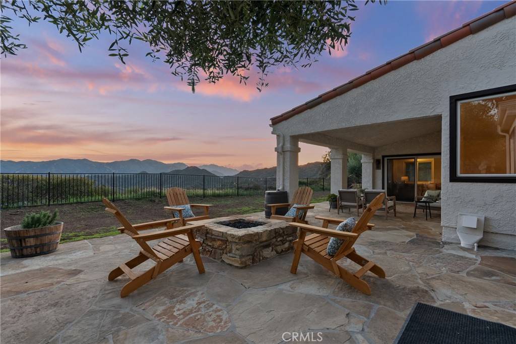 Calabasas, CA 91302,25174 Mulholland HWY