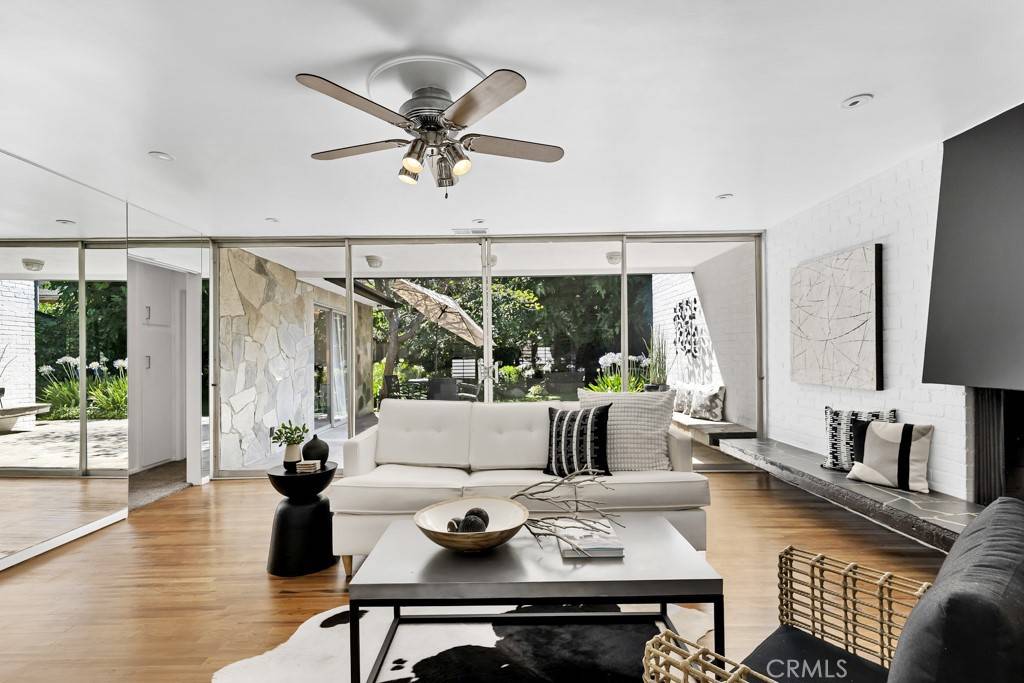 Woodland Hills, CA 91364,5217 Canoga AVE