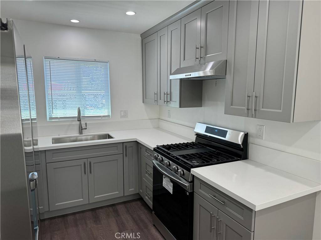 Pacoima, CA 91331,10556 Laurel Canyon BLVD