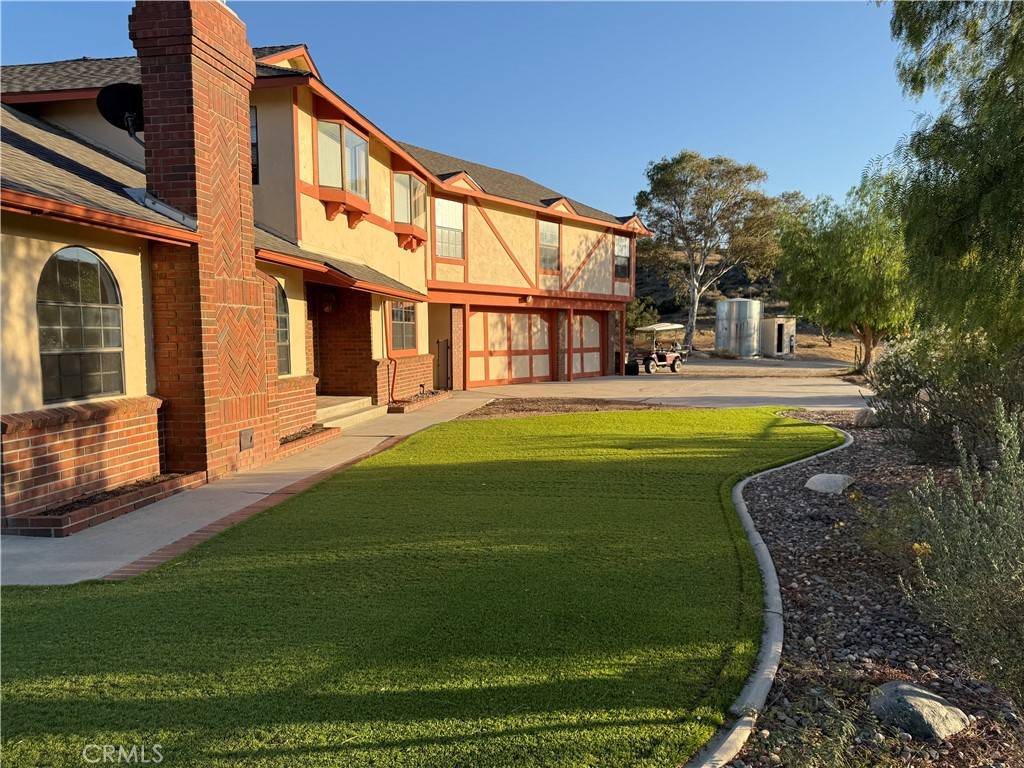 Agua Dulce, CA 91390,13620 Pales