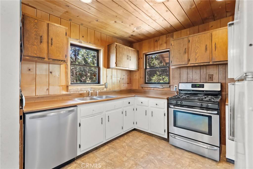 Twin Peaks, CA 92391,26251 Alpine LN