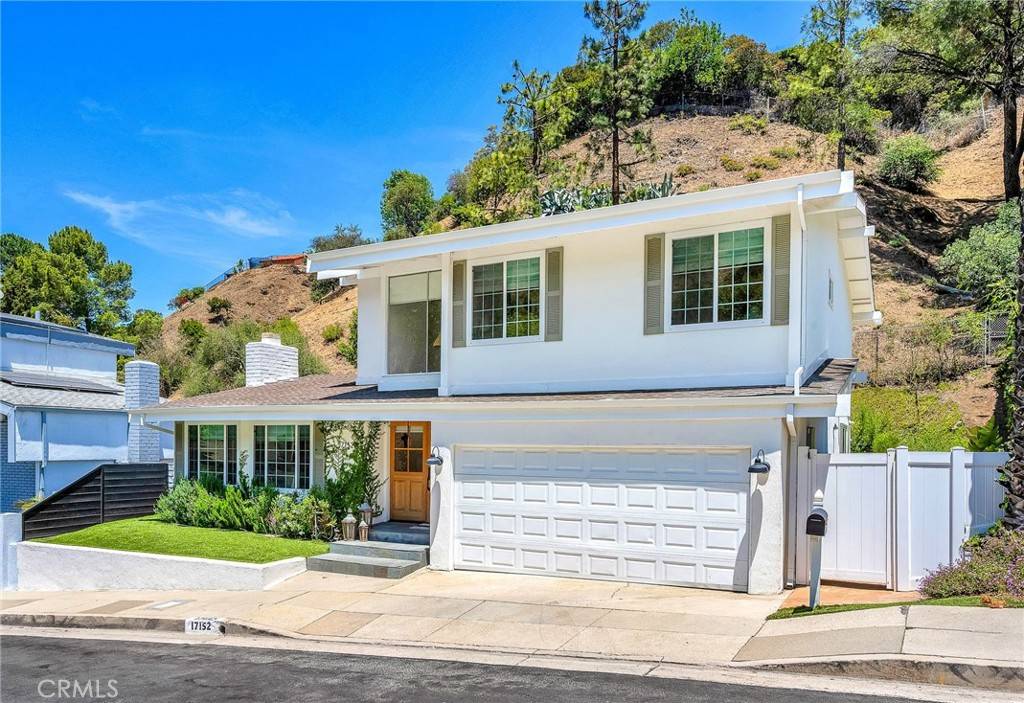 Encino, CA 91436,17152 Escalon DR