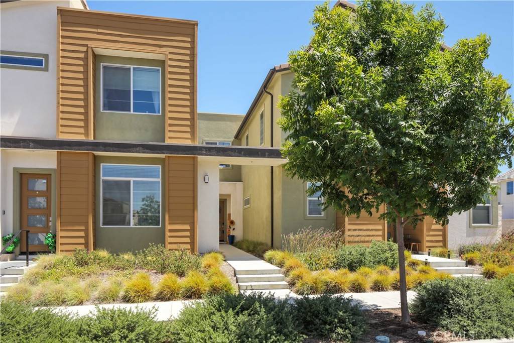 Valencia, CA 91381,26957 Winding Trail CT