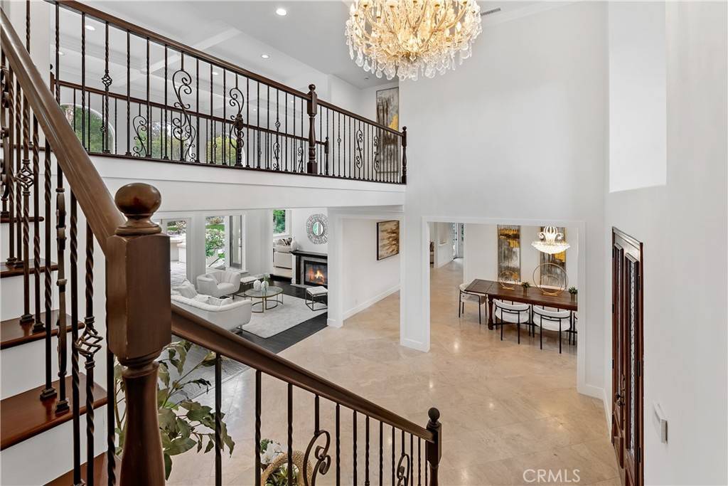 Calabasas, CA 91302,25605 Queenscliff CT