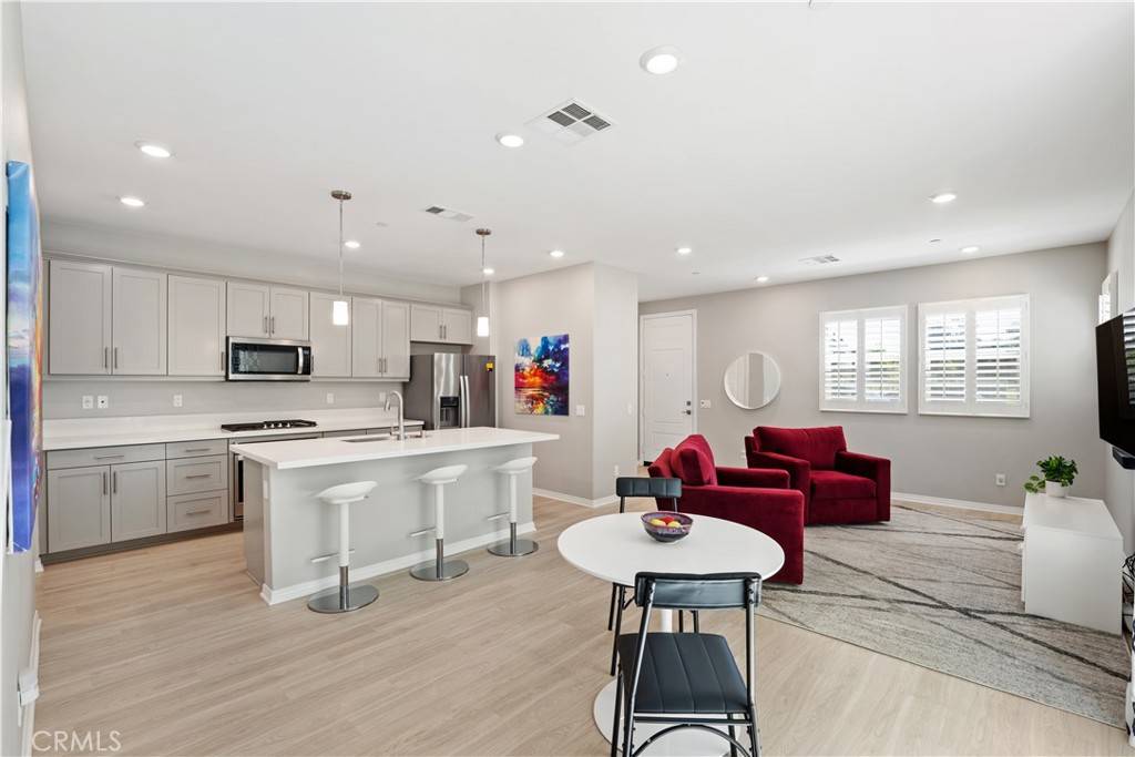 Canyon Country, CA 91387,27753 Dyer WAY
