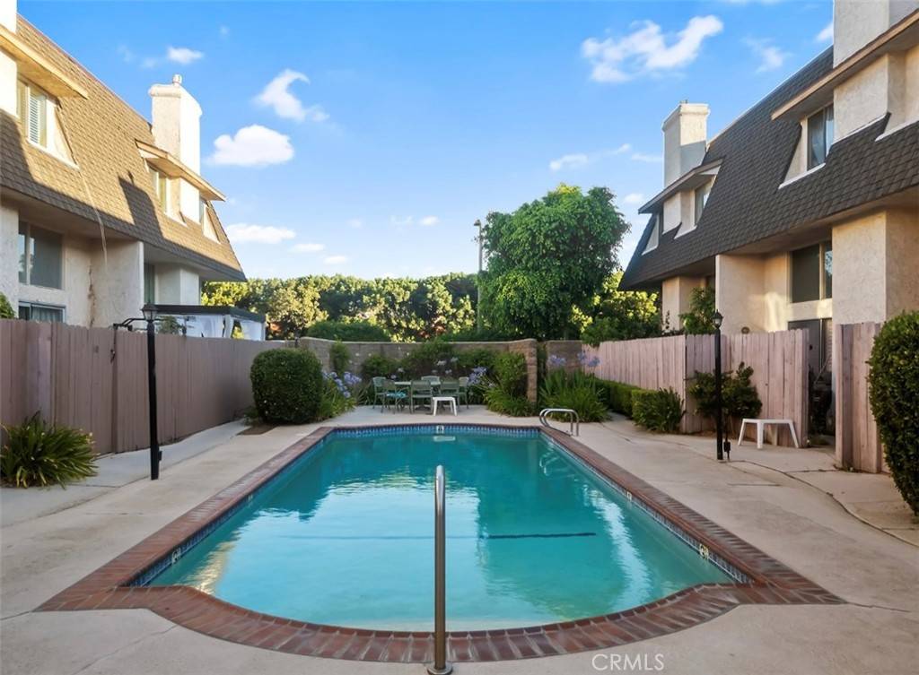 Encino, CA 91316,17937 Magnolia BLVD #18