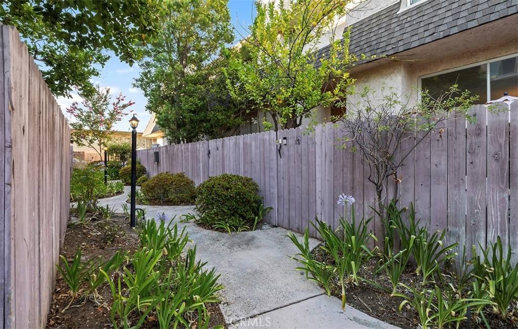 Encino, CA 91316,17937 Magnolia BLVD #18
