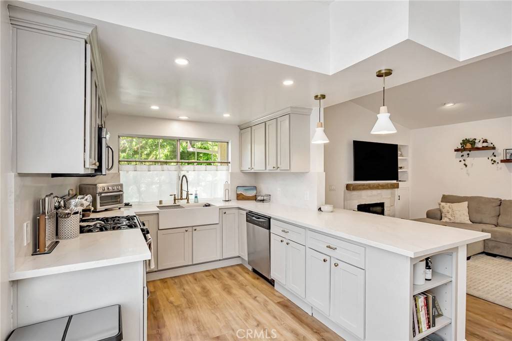 Calabasas, CA 91302,5534 Las Virgenes RD #120