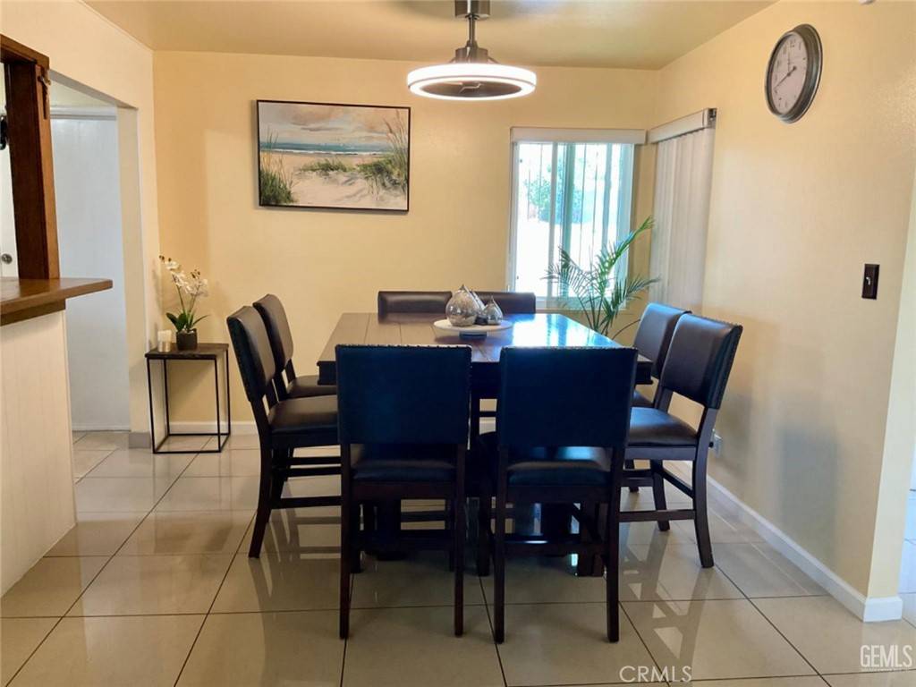 Bakersfield, CA 93305,2720 Baylor ST