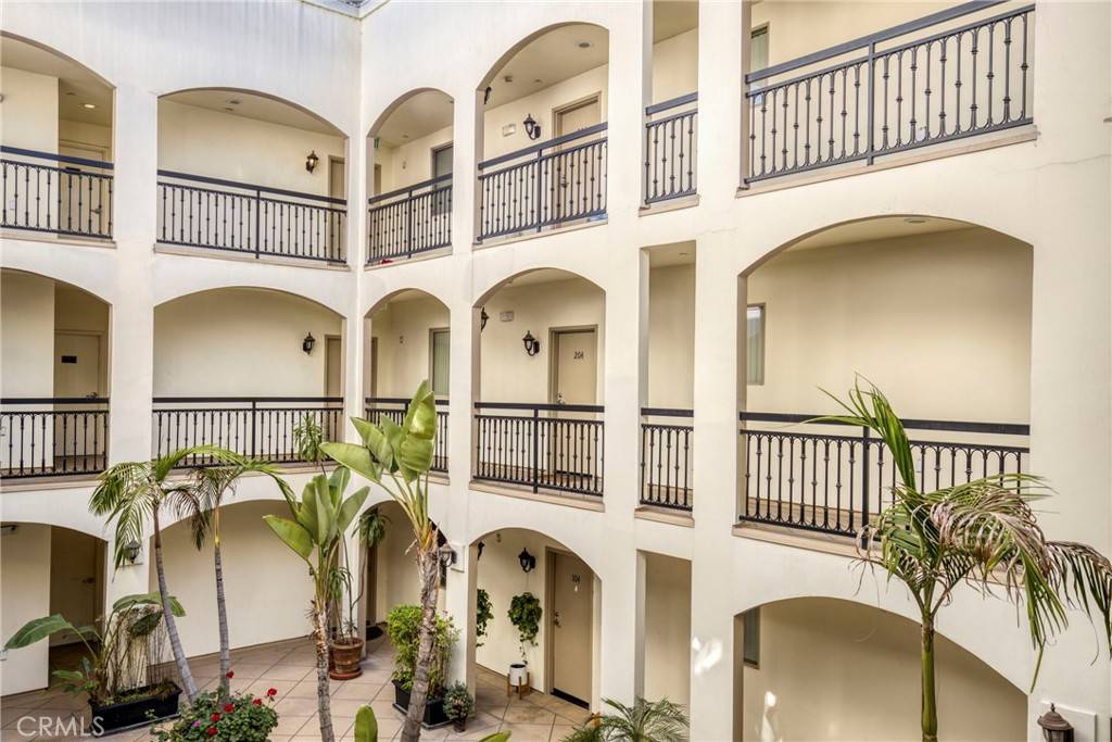 Studio City, CA 91406,12916 MOORPARK ST #203