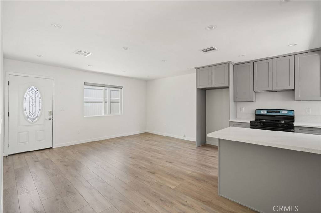Reseda, CA 91335,6930 Enfield AVE