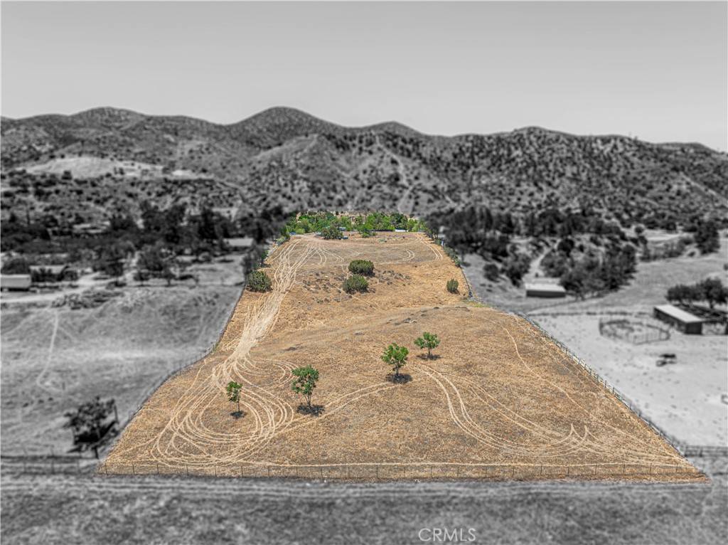 Agua Dulce, CA 91390,8709 Sierra Highway