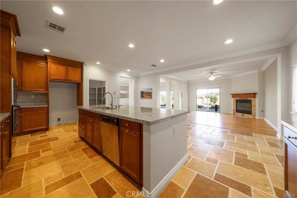 Canyon Country, CA 91387,27465 English Ivy LN