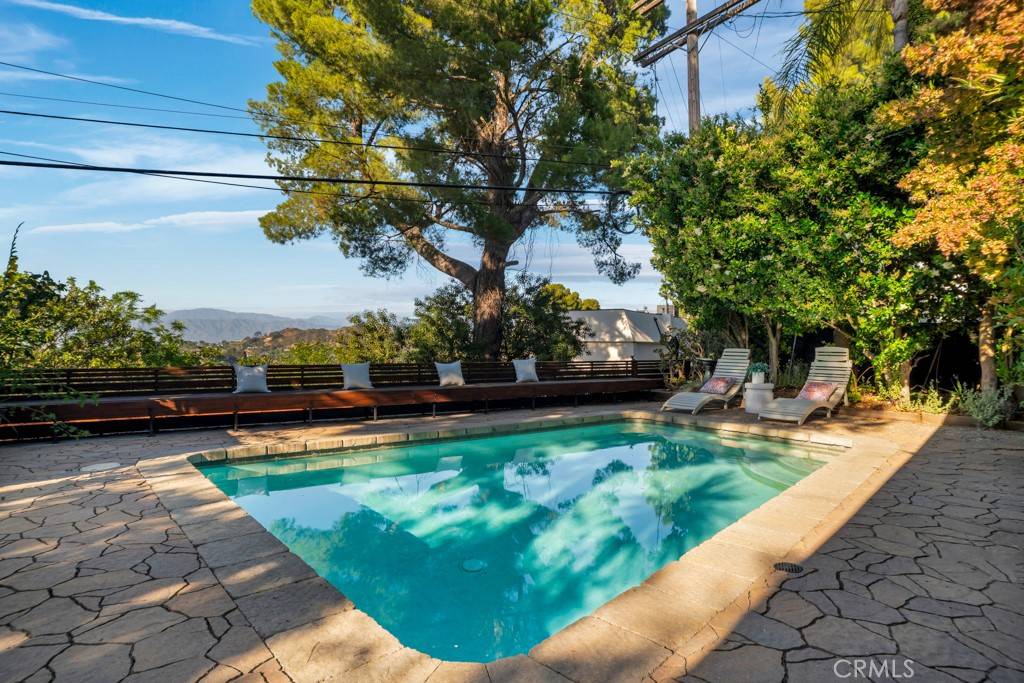 Los Angeles, CA 90046,8615 Skyline DR