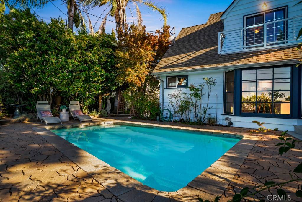 Los Angeles, CA 90046,8615 Skyline DR