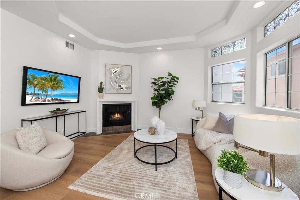 Sherman Oaks, CA 91423,4455 Hazeltine AVE #103