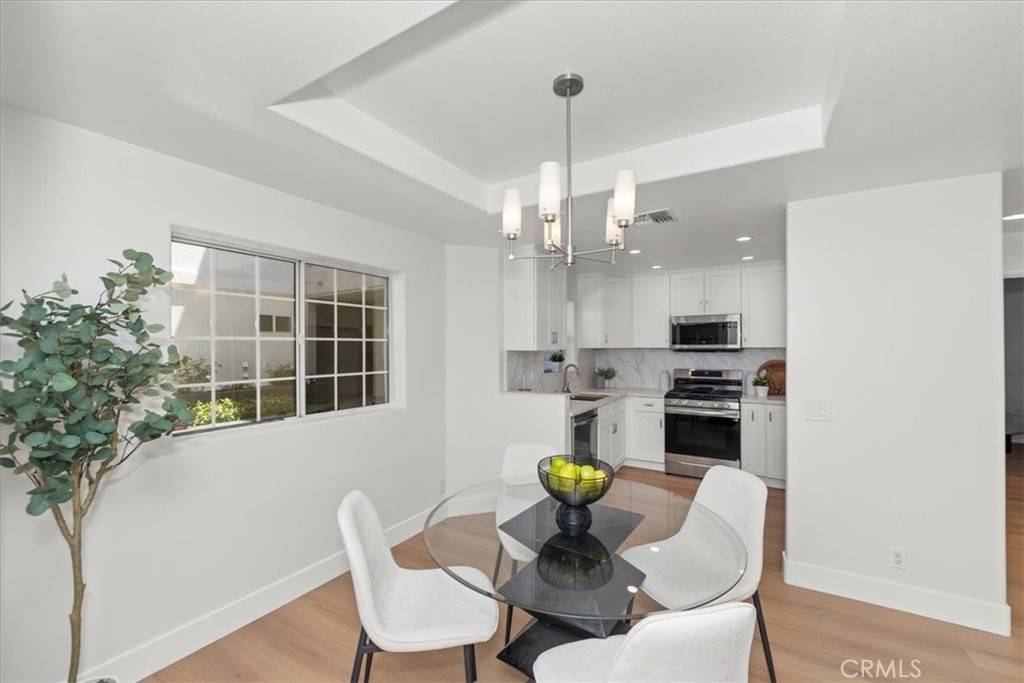 Sherman Oaks, CA 91423,4455 Hazeltine AVE #103