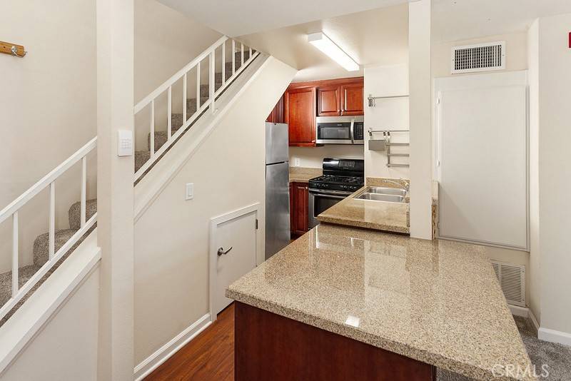 Woodland Hills, CA 91367,5530 Owensmoutth AVE #306