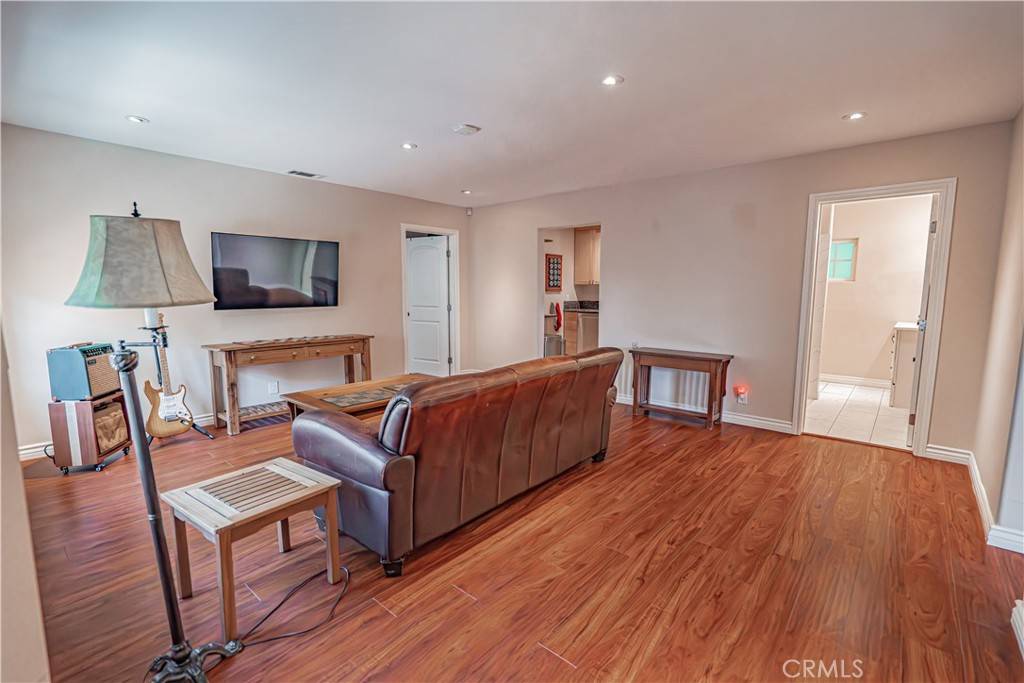 Tujunga, CA 91042,10743 Mountair AVE