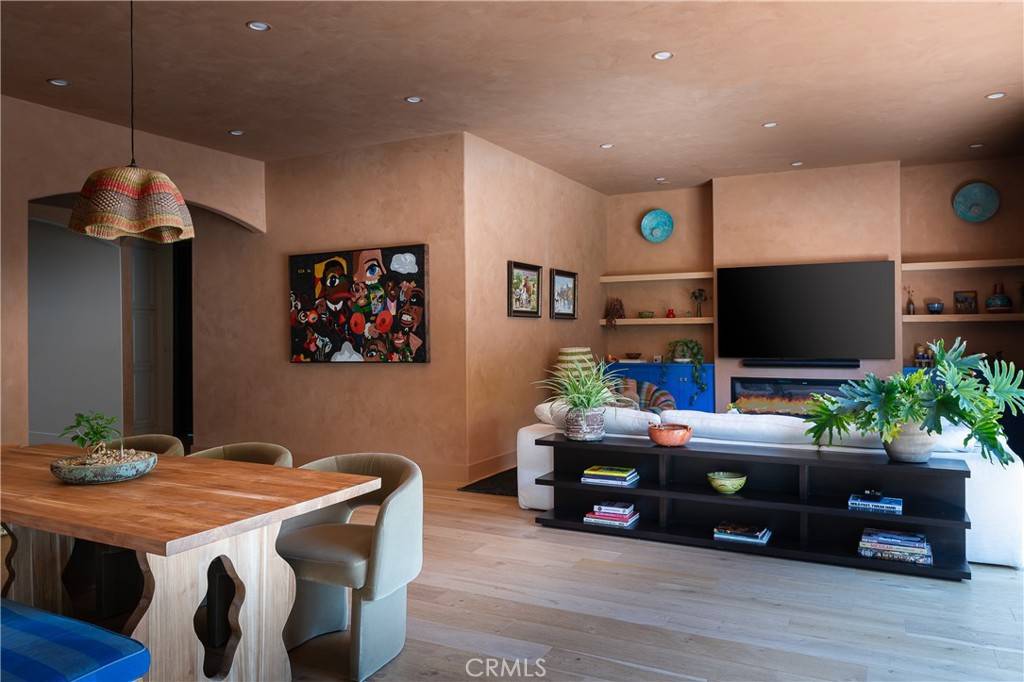 Sherman Oaks, CA 91423,4620 Morse AVE