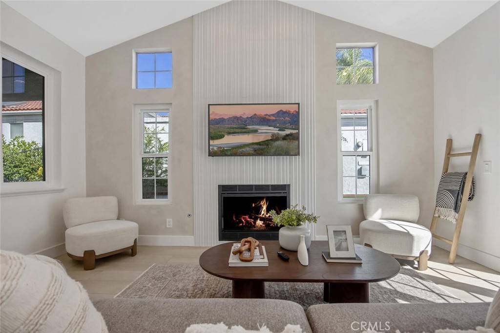 Valencia, CA 91355,26210 Paolino PL