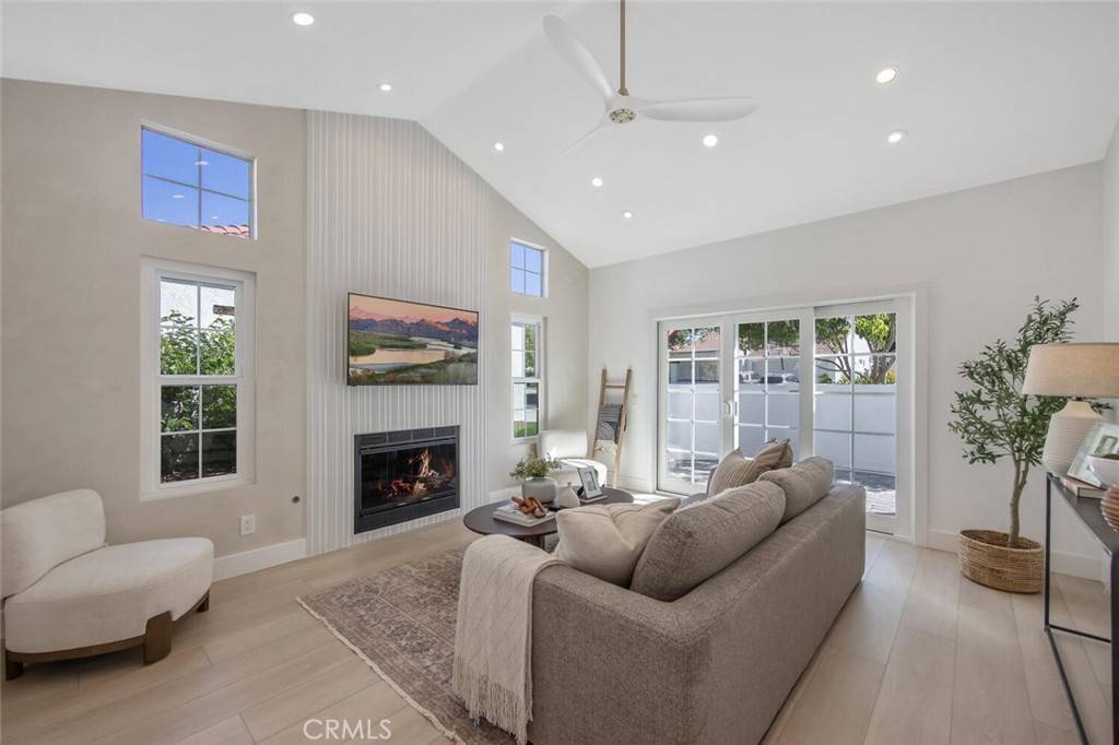 Valencia, CA 91355,26210 Paolino PL
