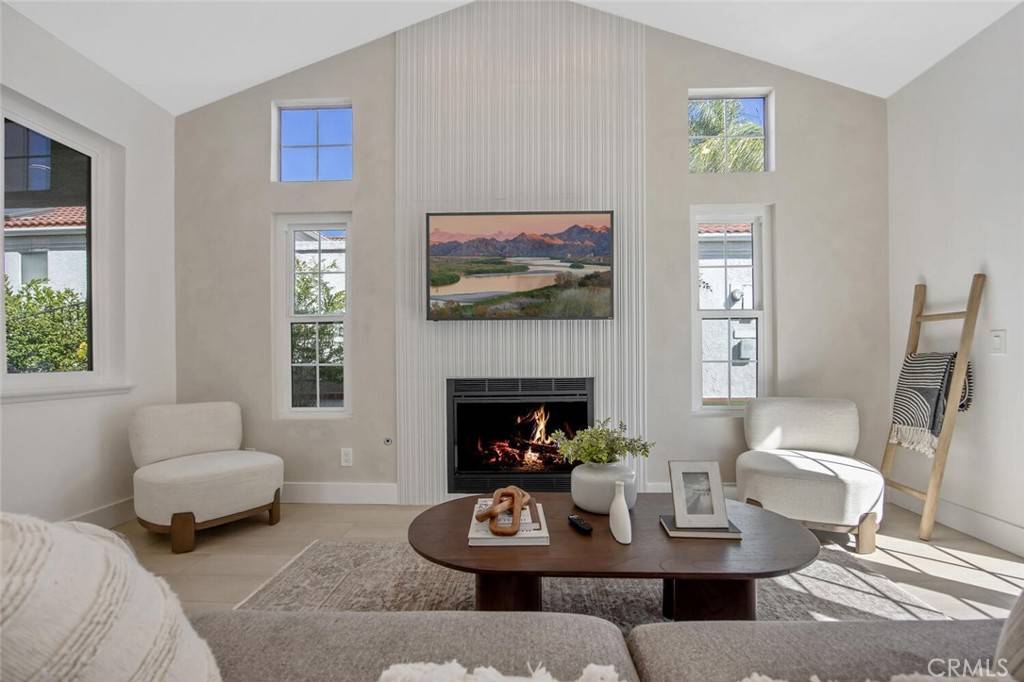 Valencia, CA 91355,26210 Paolino PL