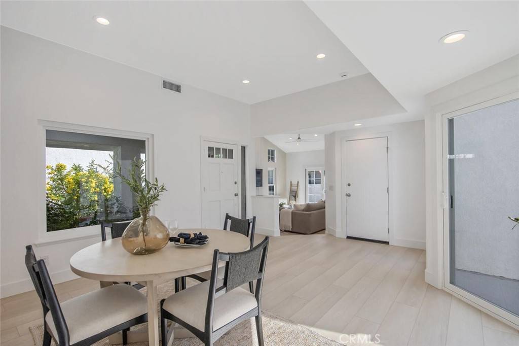 Valencia, CA 91355,26210 Paolino PL