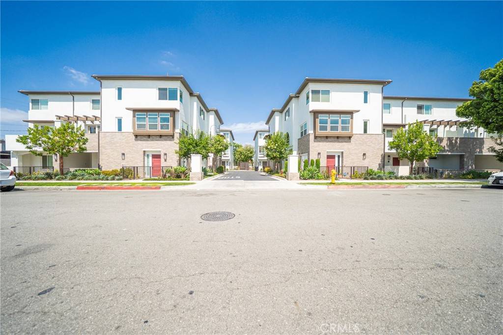 Montebello, CA 90640,117 N 5th ST #B