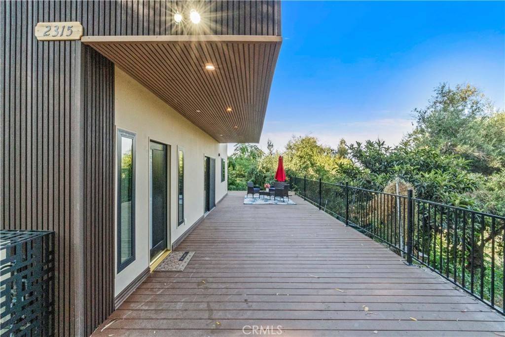 Los Angeles, CA 90039,2315 Loma Vista PL