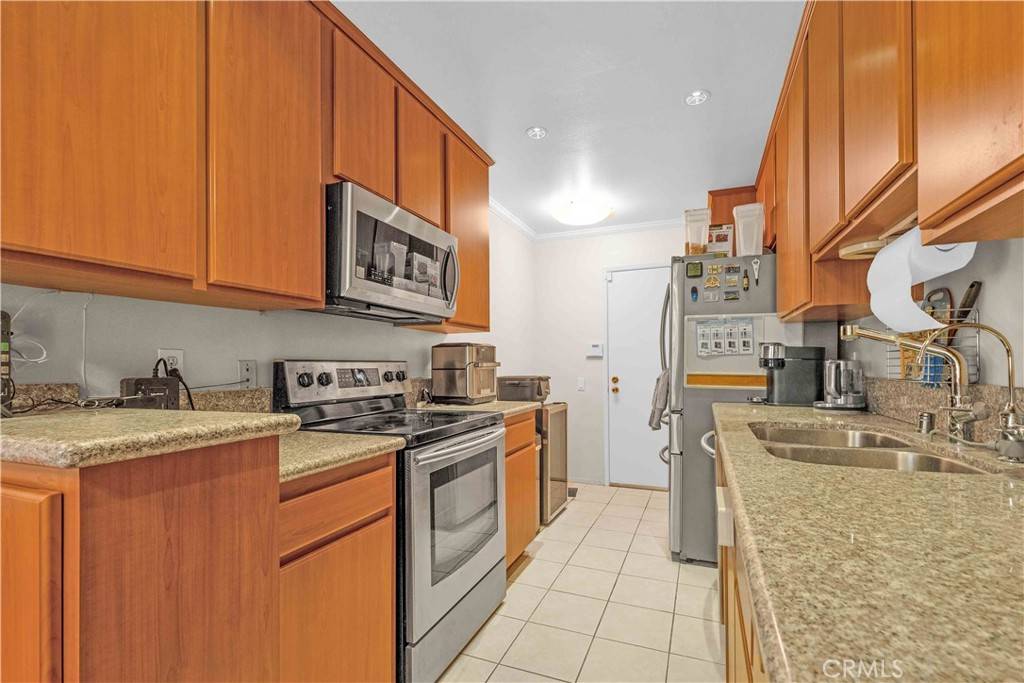 Encino, CA 91316,5400 Lindley AVE #117