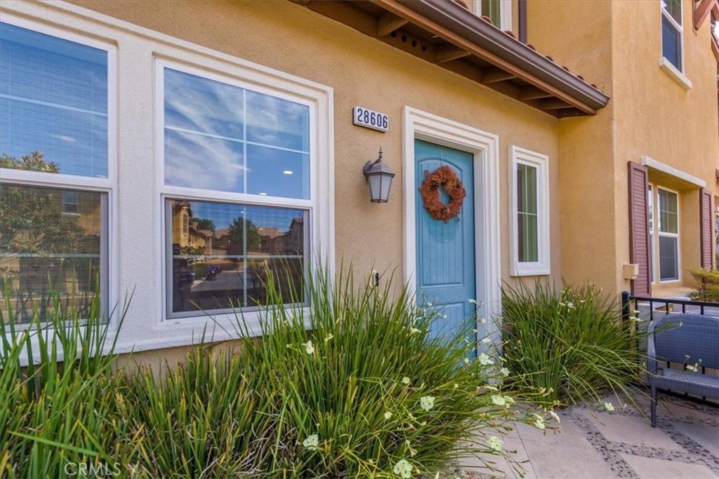 Valencia, CA 91354,28606 Jardineras DR