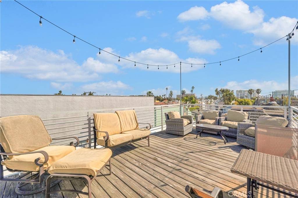 Venice, CA 90291,2208 Dell AVE
