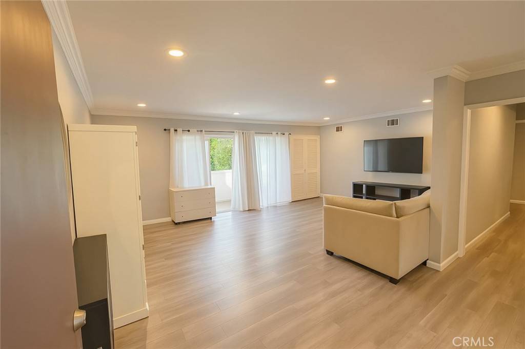 North Hollywood, CA 91606,6301 Coldwater Canyon AVE #22