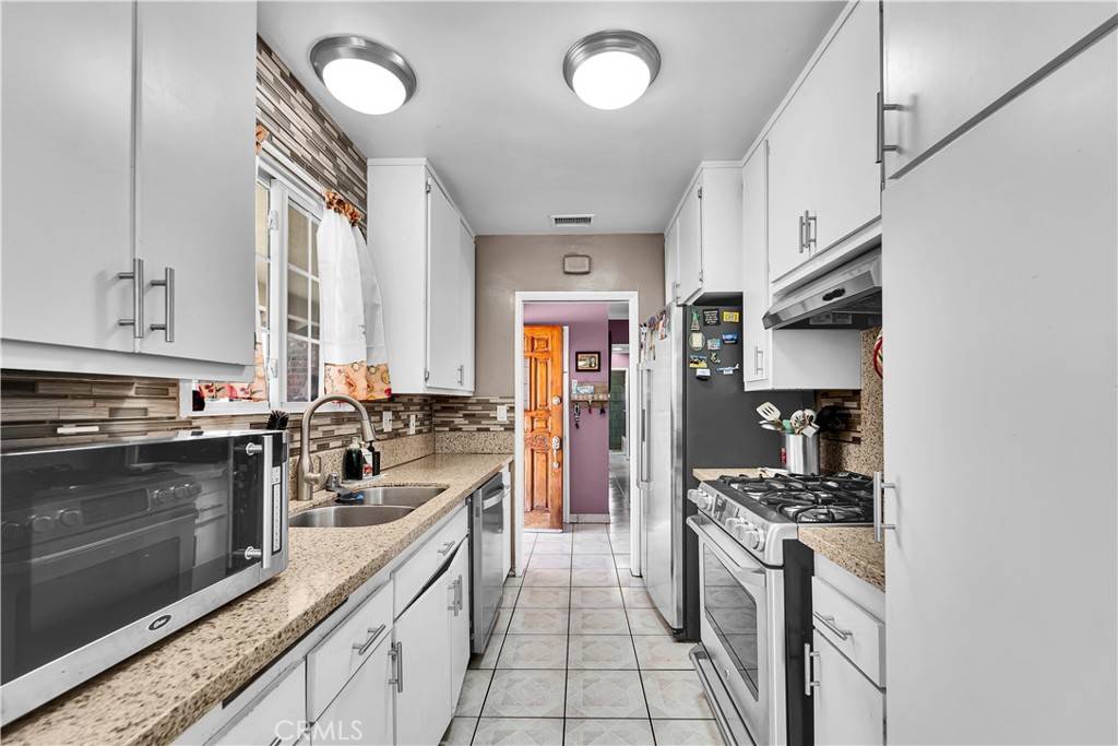 Reseda, CA 91335,19140 Enadia