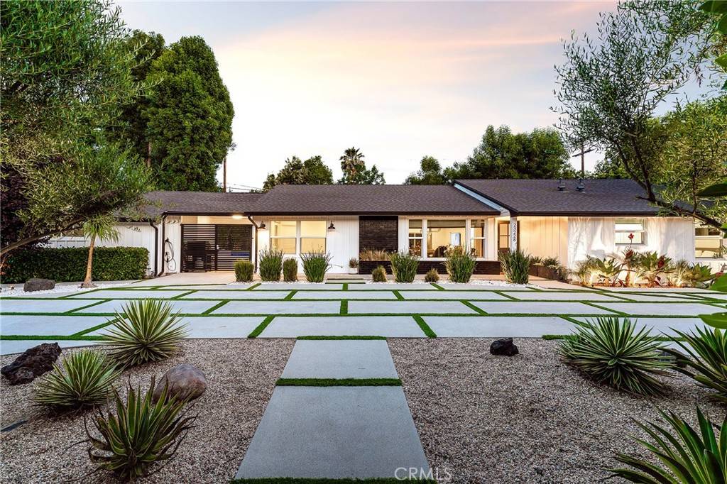 Woodland Hills, CA 91367,23228 Ostronic DR